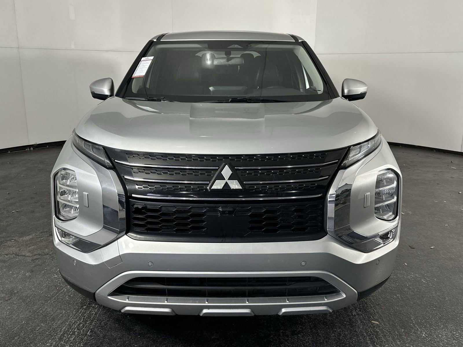 Used 2023 Mitsubishi Outlander SE AWD/4WD image 3