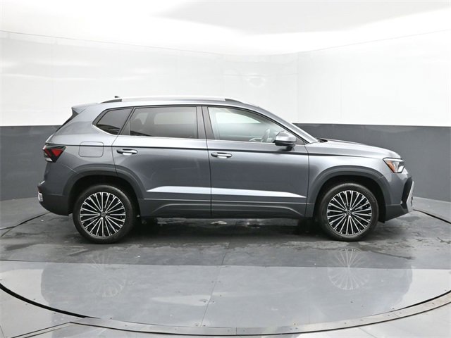 Used 2025 Volkswagen Taos SE w/ Panoramic Sunroof Package image 26