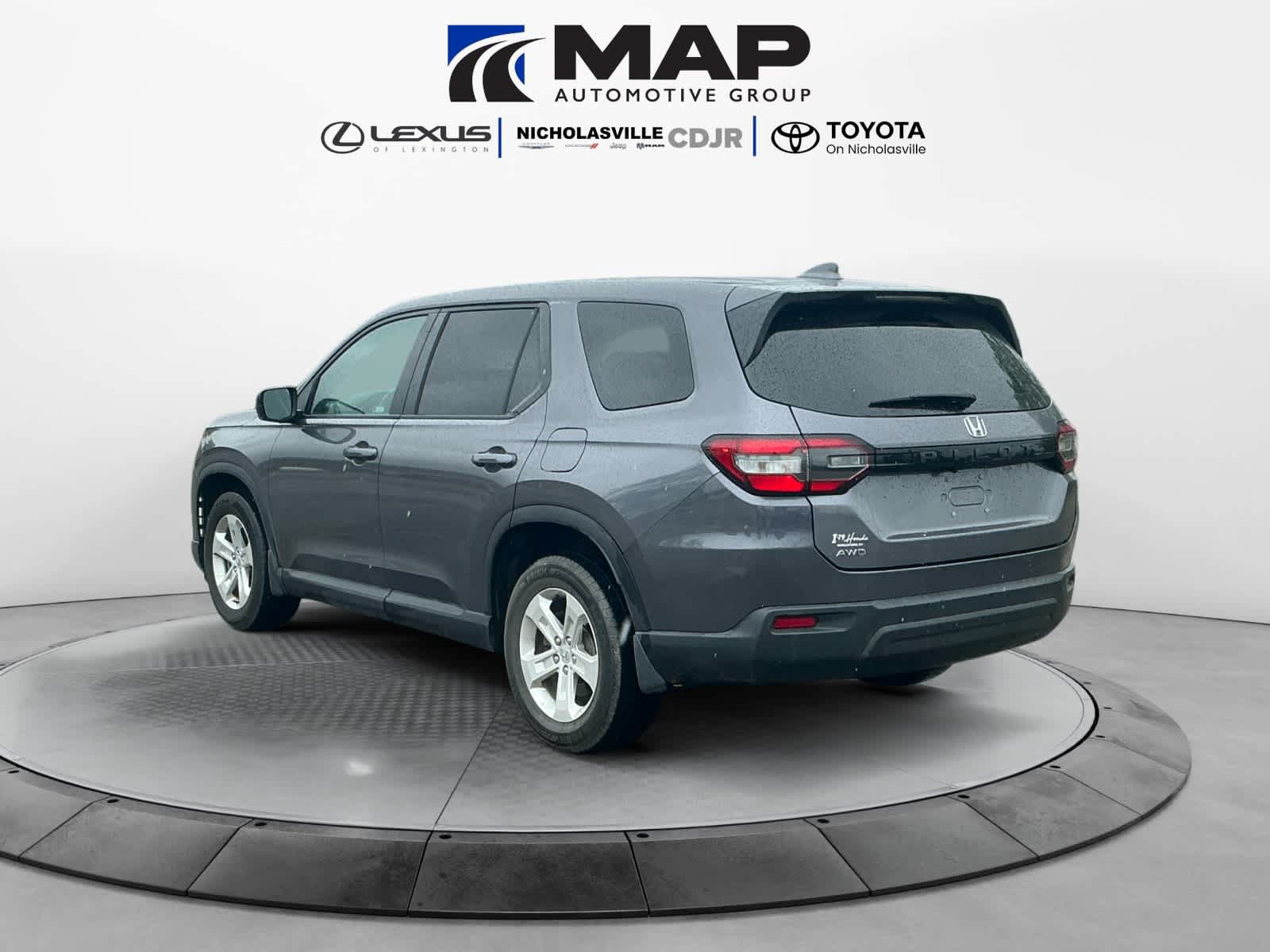 Used 2023 Honda Pilot LX image 3
