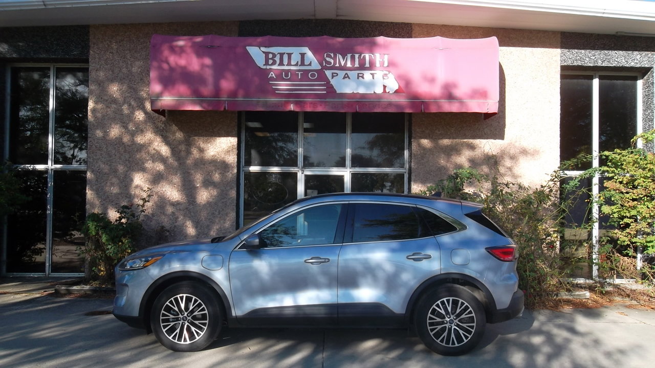 Used 2022 Ford Escape Titanium image 2