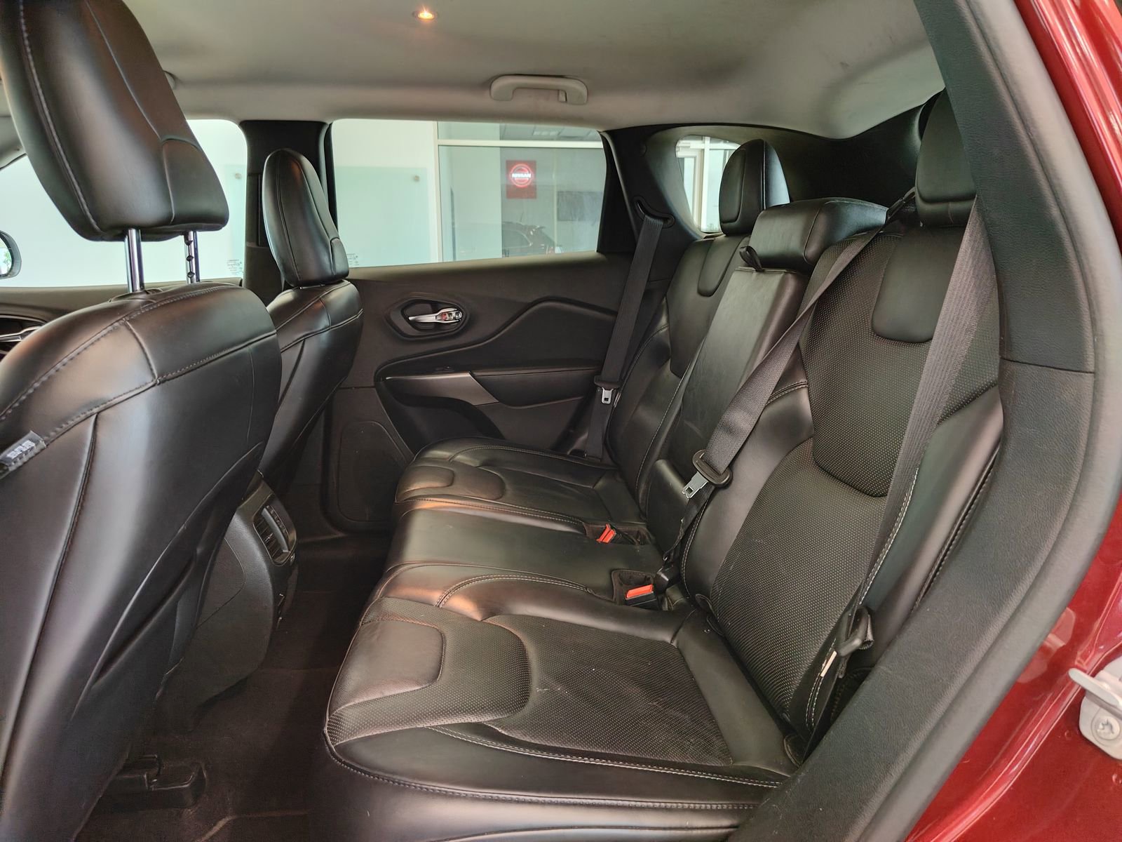 Used 2020 Jeep Cherokee Limited AWD/4WD image 10