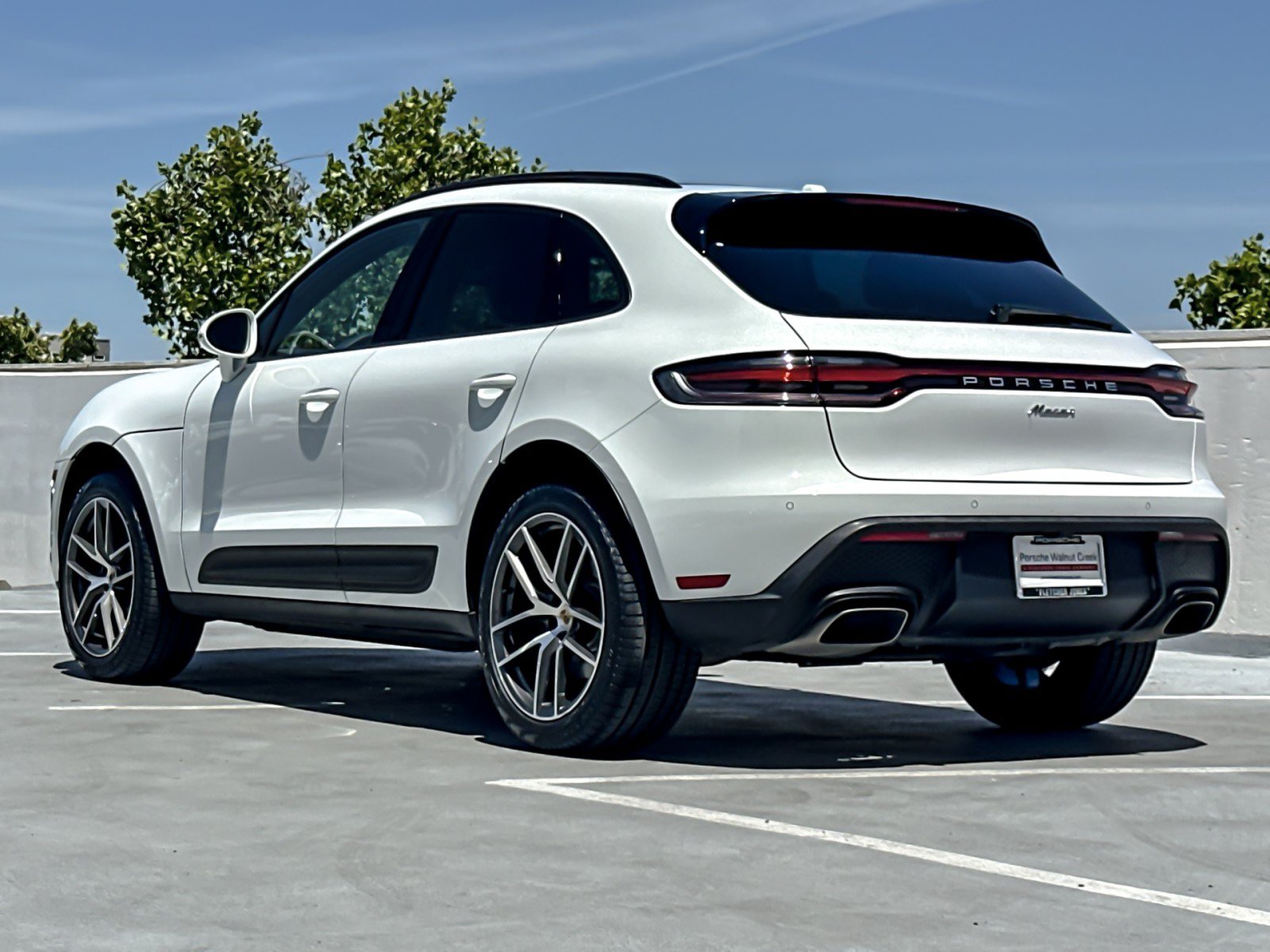 Used 2026 Porsche Macan AWD/4WD image 3