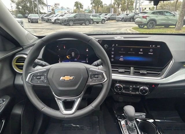 Used 2025 Chevrolet Trax LT w/ LT Convenience Package image 3