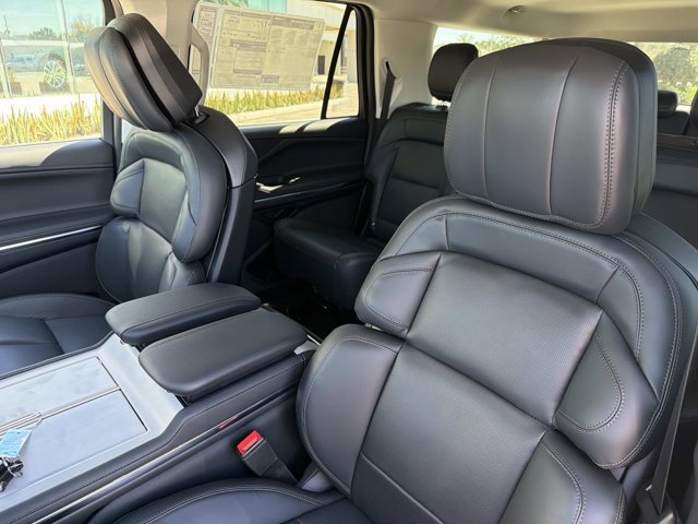 New 2026 Lincoln Navigator L Premier image 13