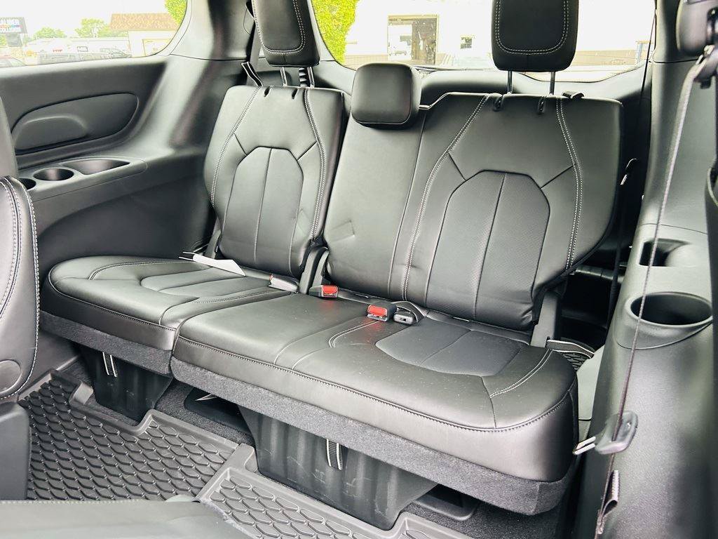 New 2026 Chrysler Voyager LX FWD image 28