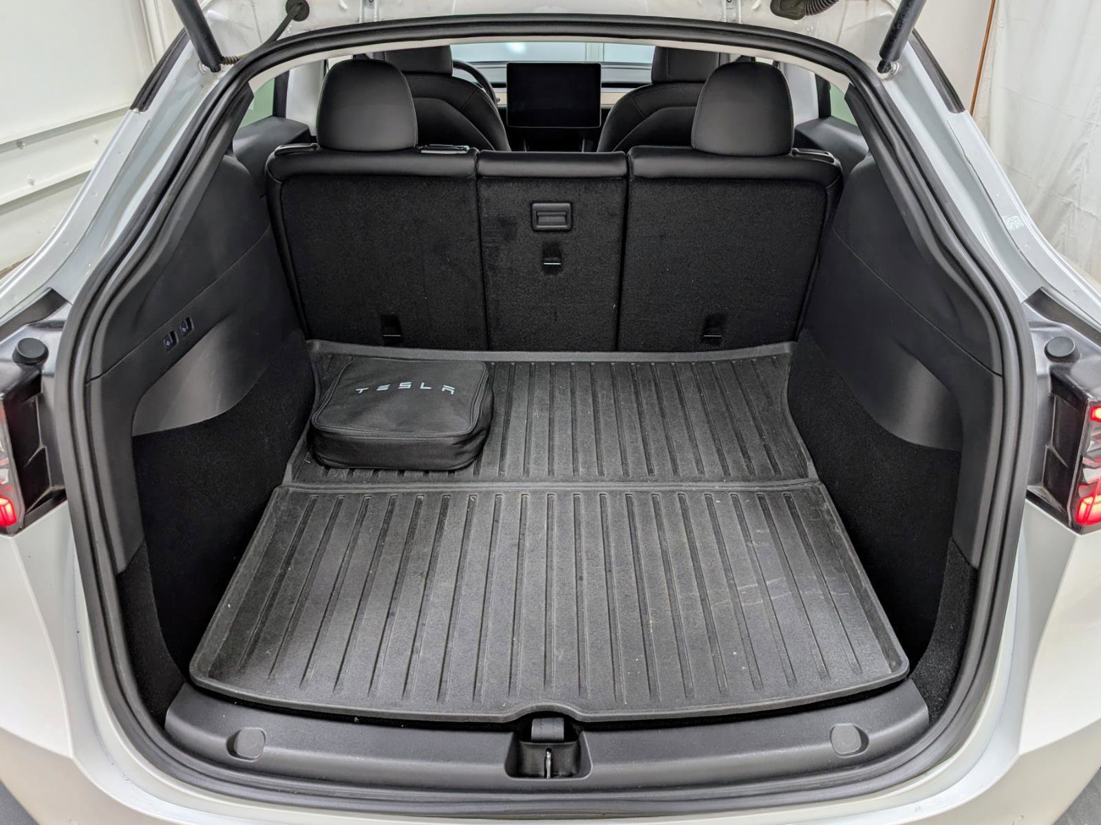 Used 2020 Tesla Model Y Long Range image 19