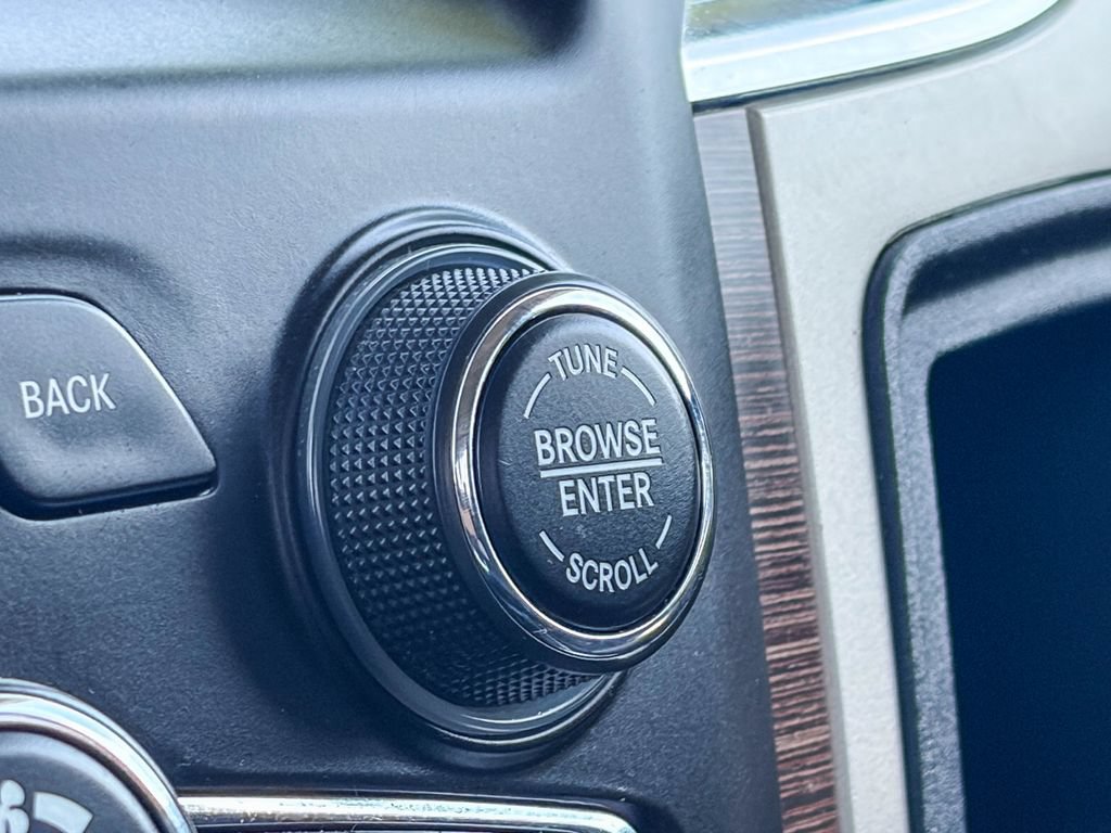 Used 2015 RAM 1500 Laramie w/ Convenience Group AWD/4WD image 30