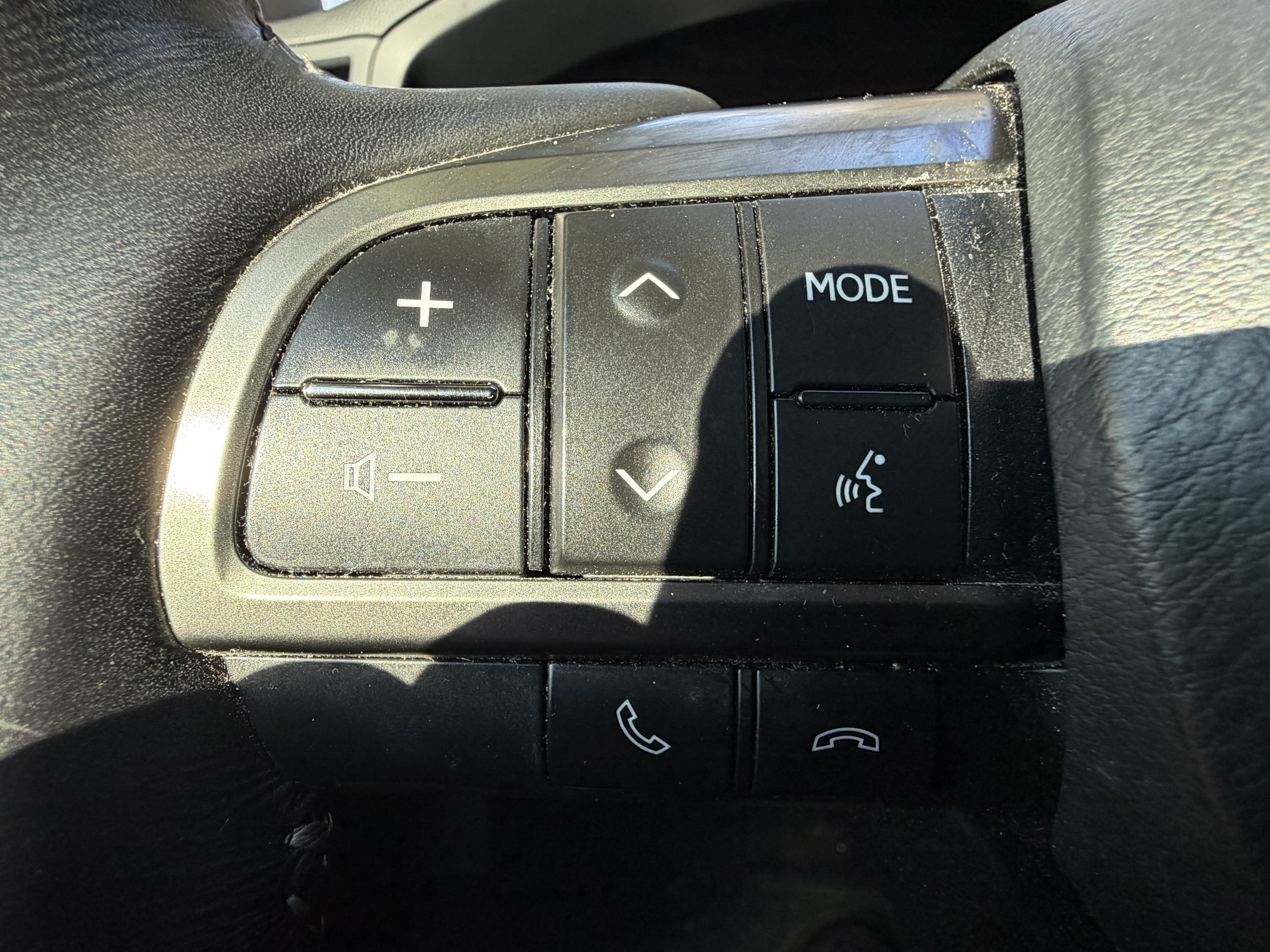 Used 2020 Lexus LX 570 4WD w/ Luxury Package image 19
