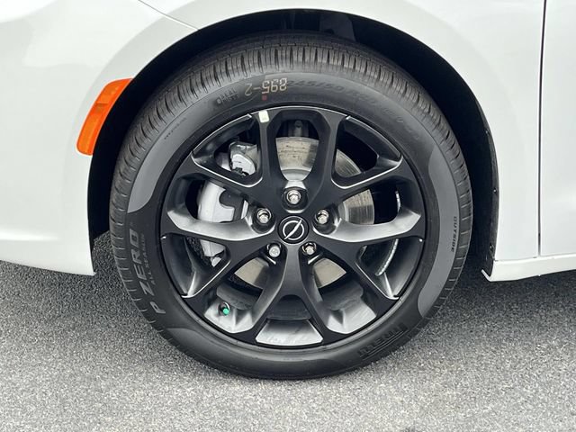 New 2026 Chrysler Pacifica Limited w/ S Appearance Package AWD/4WD image 11