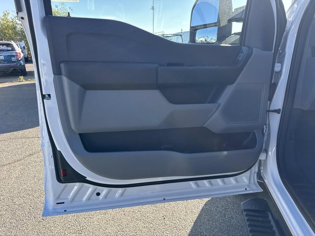 New 2026 Ford F350 XL w/ XL Chrome Package image 13