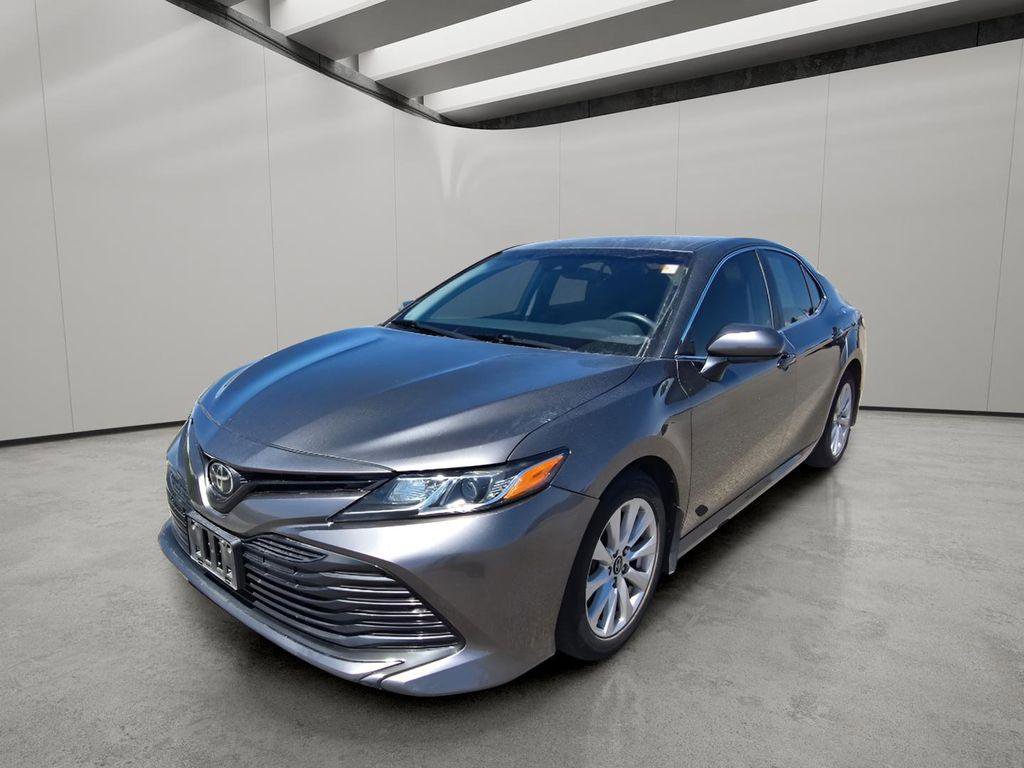 Used 2018 Toyota Camry LE image 1