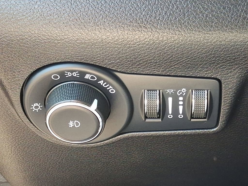 Used 2023 Jeep Compass Limited w/ Sun and Sound Group AWD/4WD image 27