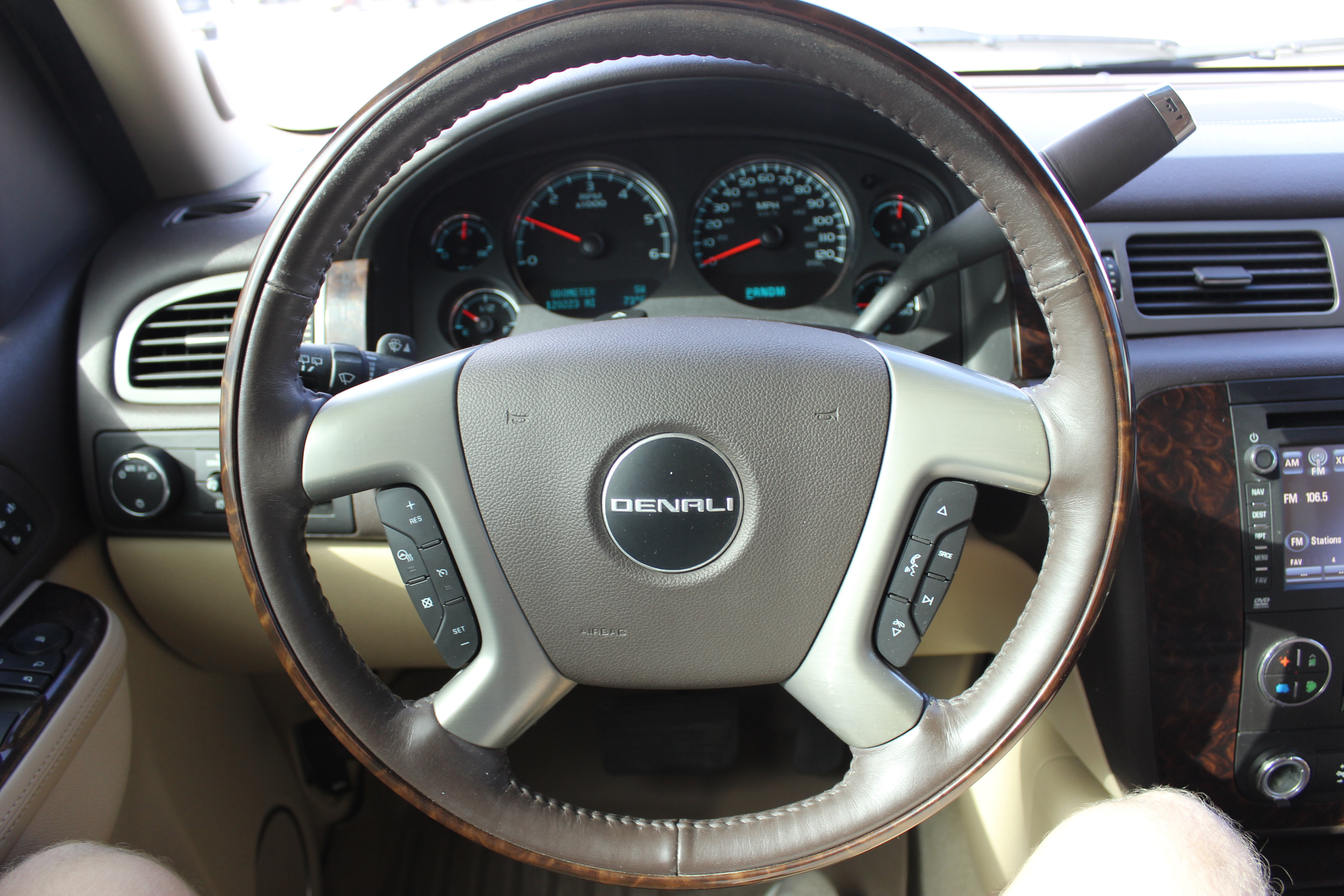 Used 2014 GMC Yukon Denali AWD/4WD image 14