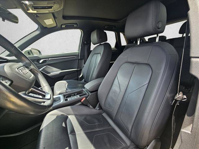 Used 2020 Audi Q3 2.0T Premium w/ Convenience Package AWD/4WD image 11