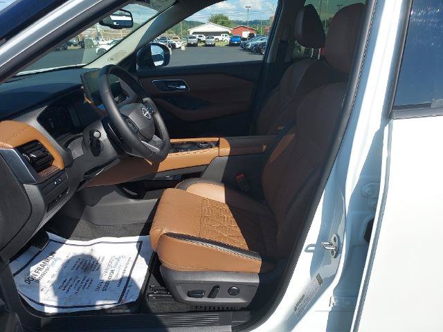Certified 2026 Nissan Rogue Platinum w/ Platinum Premium Package AWD/4WD image 13