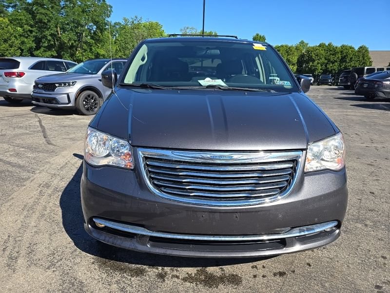 Used 2016 Chrysler Town & Country Touring FWD video 2