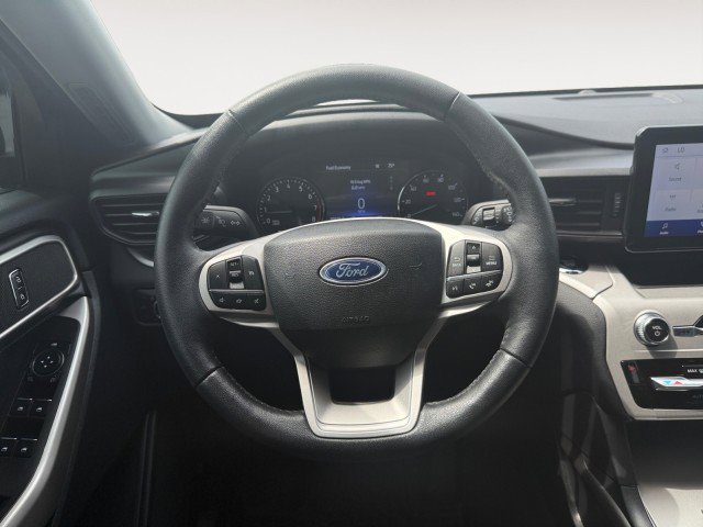 Used 2024 Ford Explorer XLT image 8