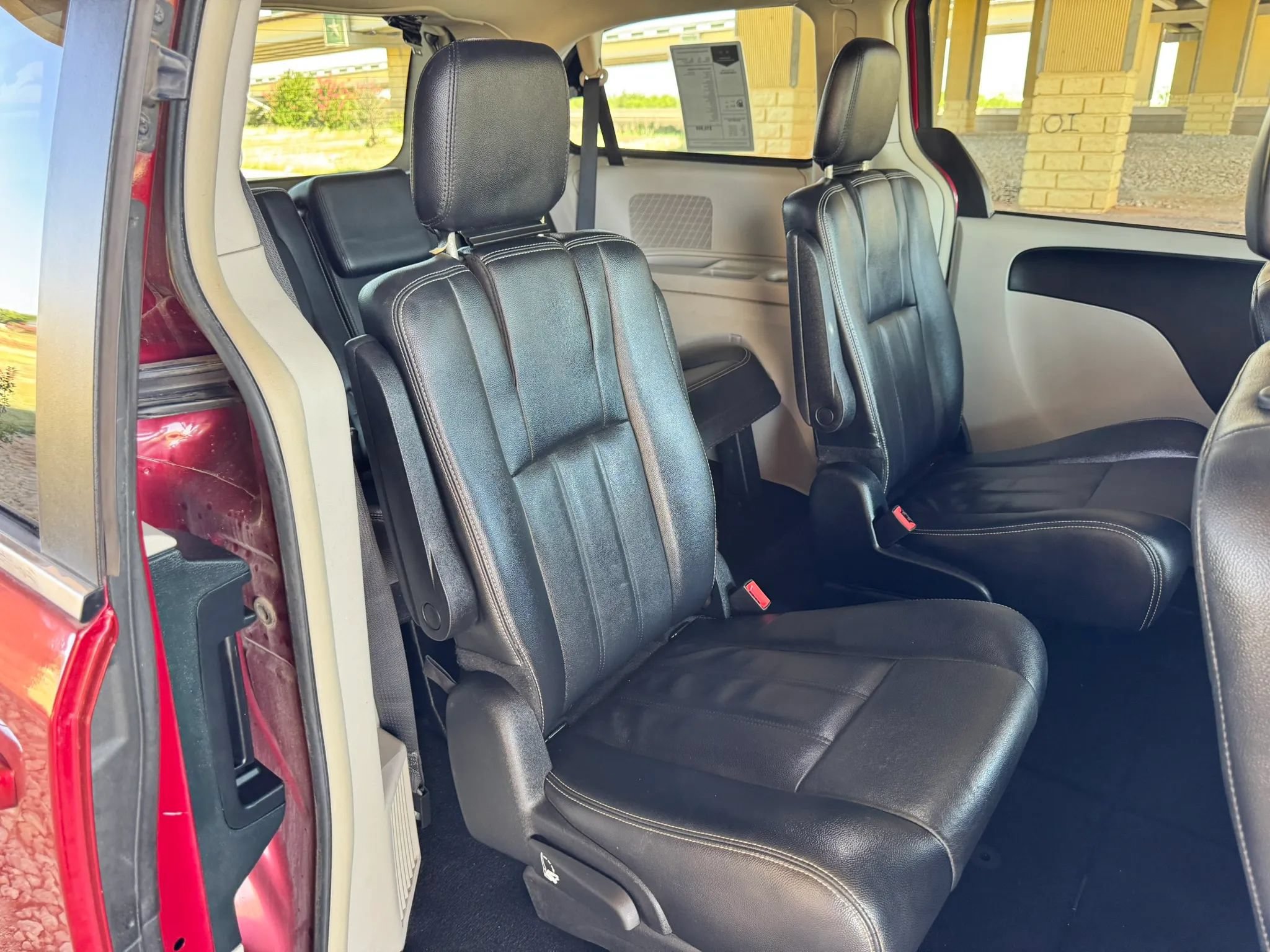 Used 2014 Chrysler Town & Country Touring FWD image 24