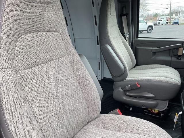 New 2025 GMC Savana 2500 w/ Driver Convenience Package RWD image 28