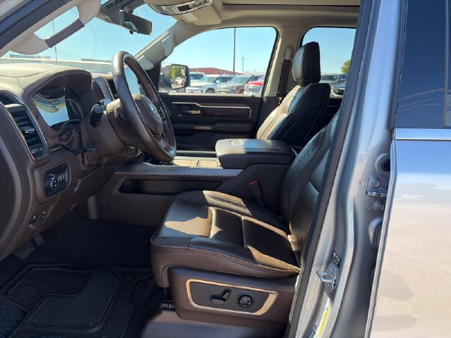 Used 2025 RAM 1500 Limited AWD/4WD image 9