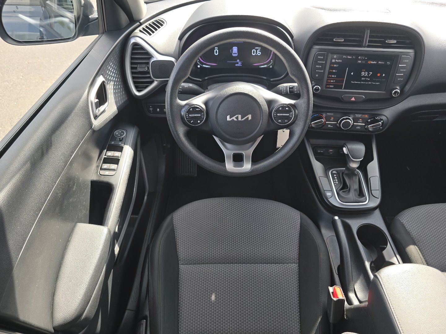 Used 2024 Kia Soul LX w/ Option Group 015 FWD image 3