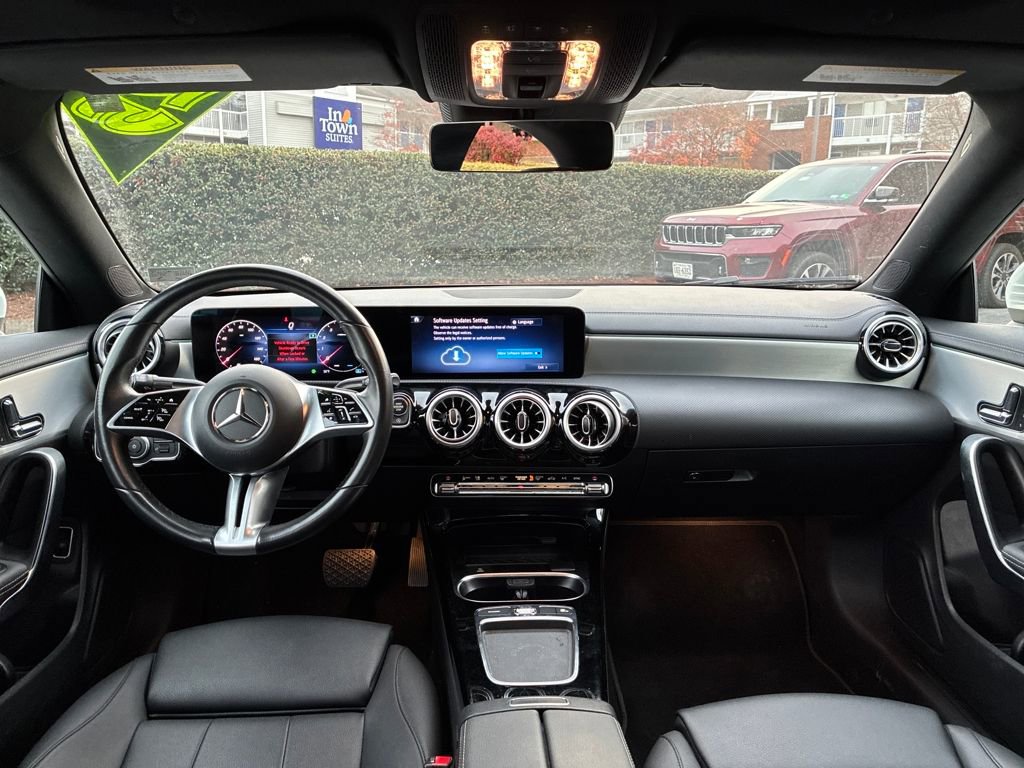 Used 2025 Mercedes-Benz CLA 250 image 12