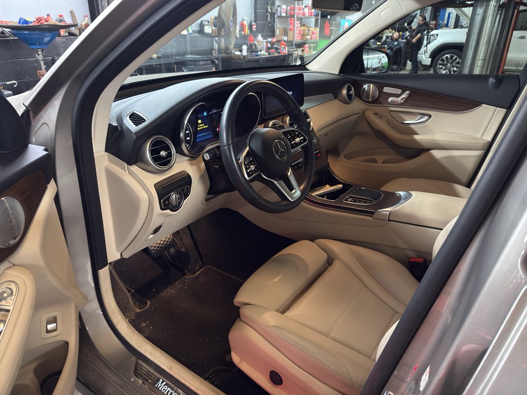 Used 2020 Mercedes-Benz GLC 300 image 2