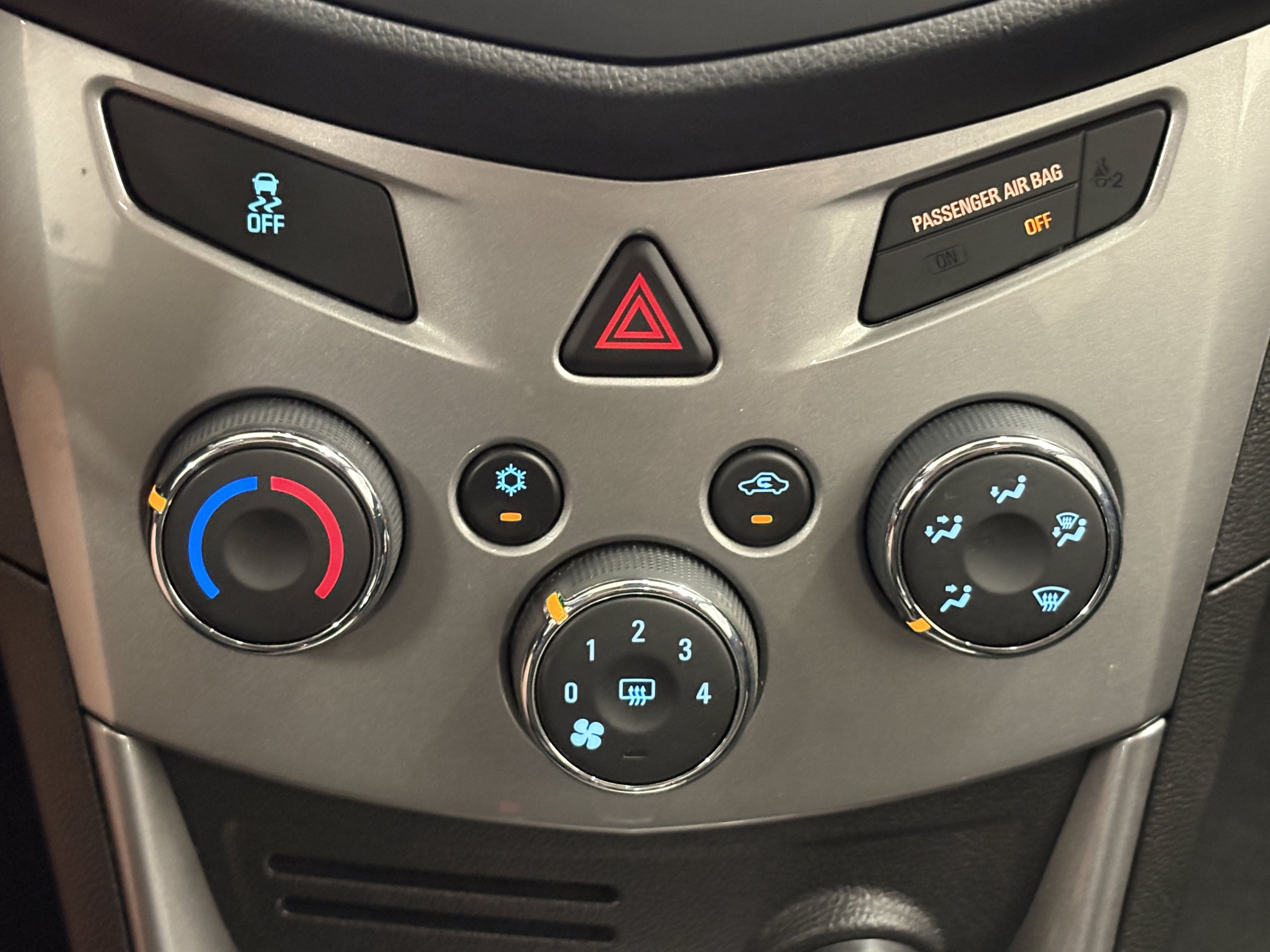 Used 2016 Chevrolet Trax LT w/ LT Sun and Sound Package FWD image 17