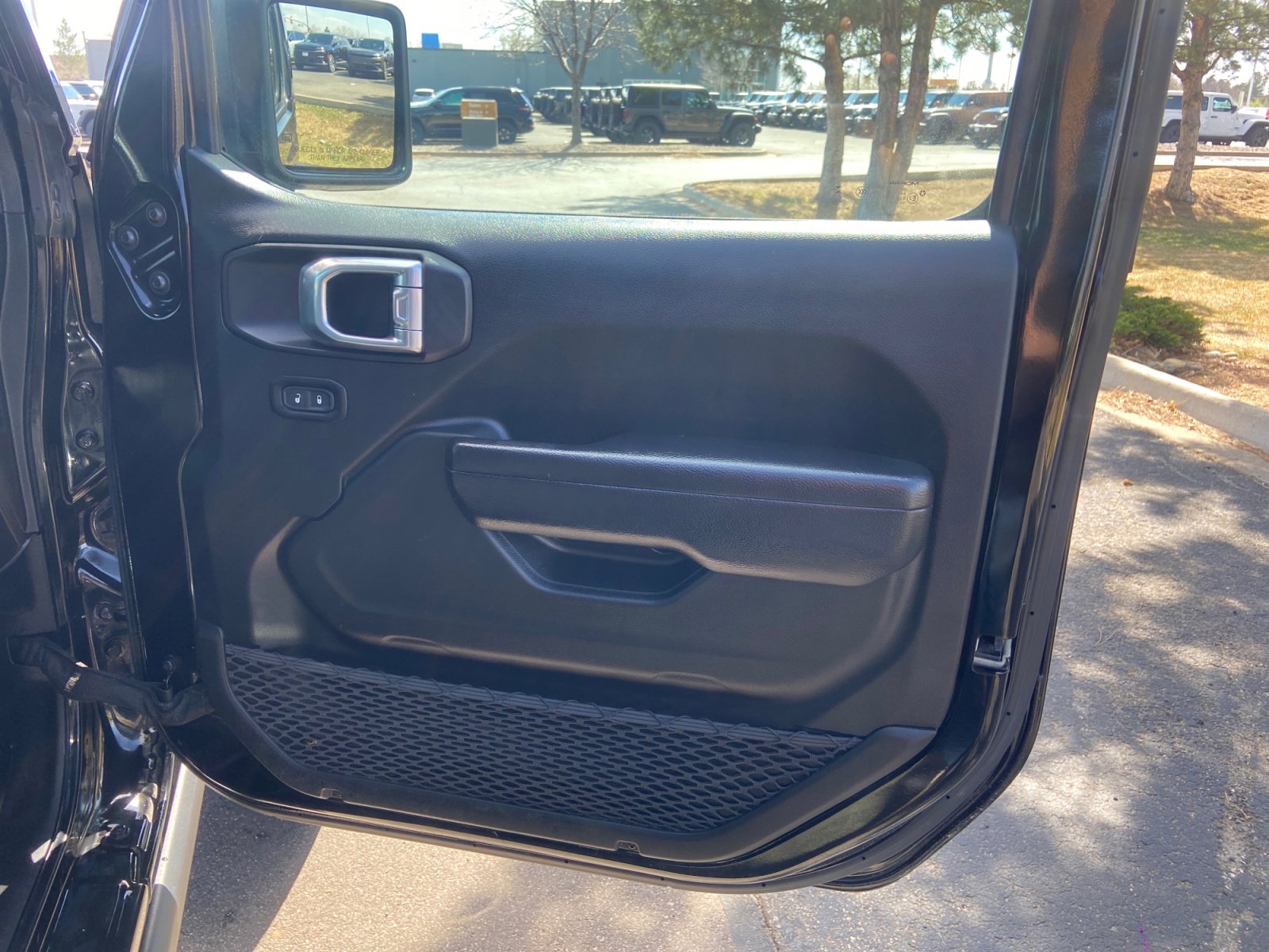 Used 2024 Jeep Wrangler Unlimited Rubicon AWD/4WD image 16