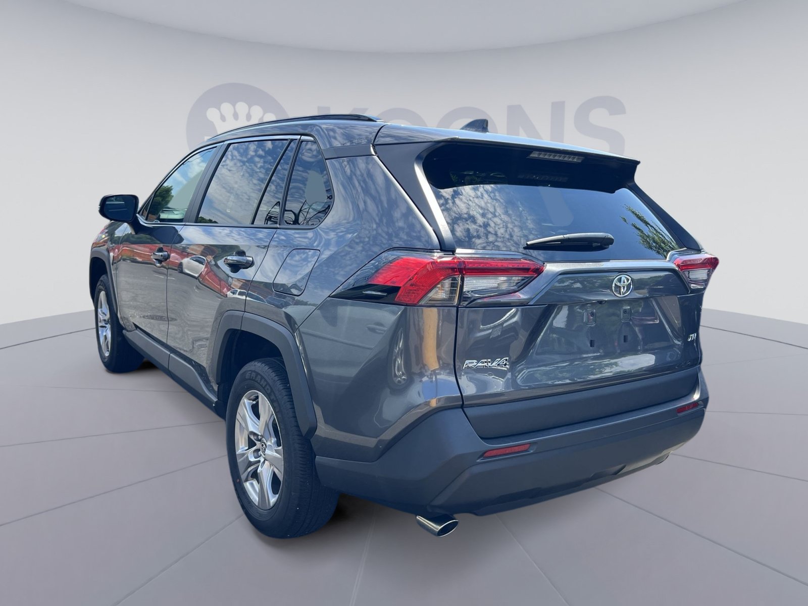 Used 2025 Toyota RAV4 XLE FWD image 2