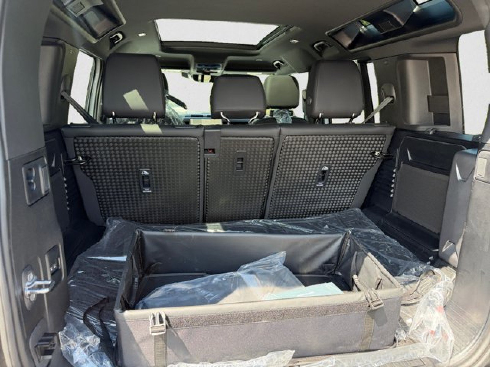 New 2026 Land Rover Defender 110 X-Dynamic SE AWD/4WD image 19