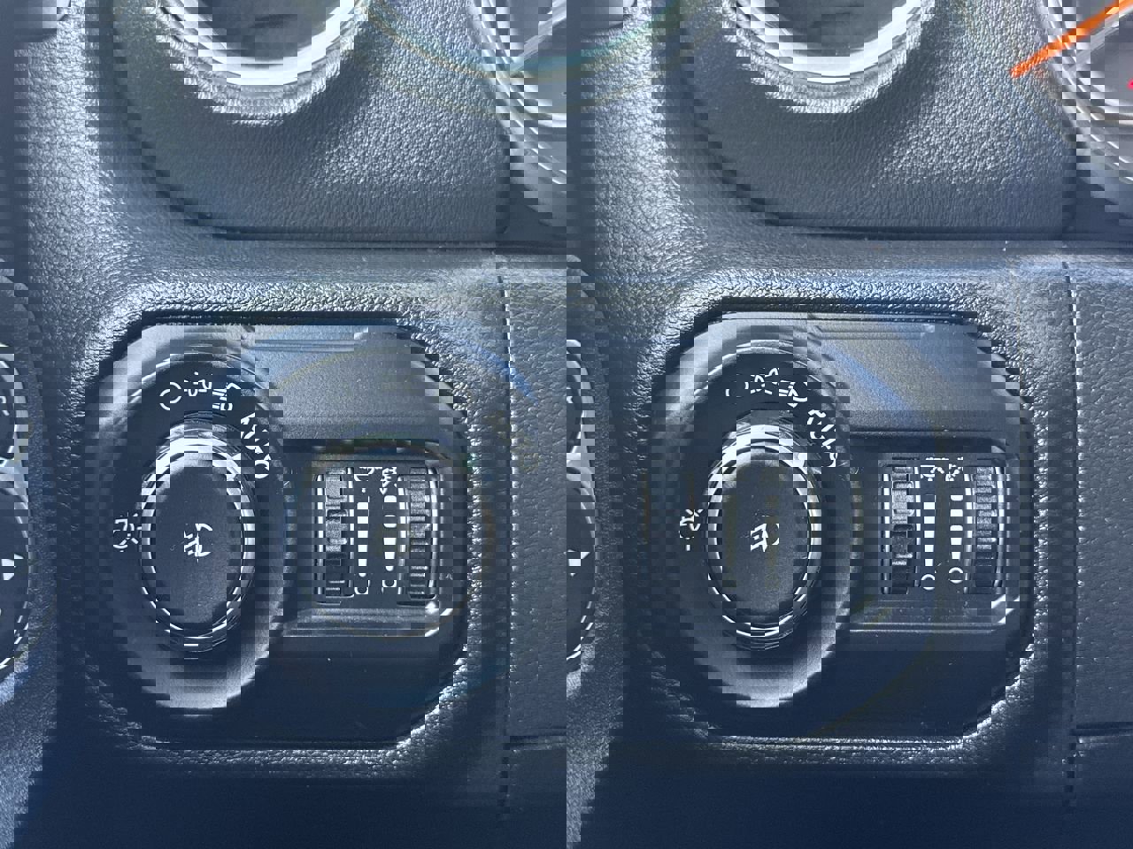 Used 2021 Jeep Wrangler Unlimited Sahara w/ Uconnect 4C Nav & Sound Group image 17