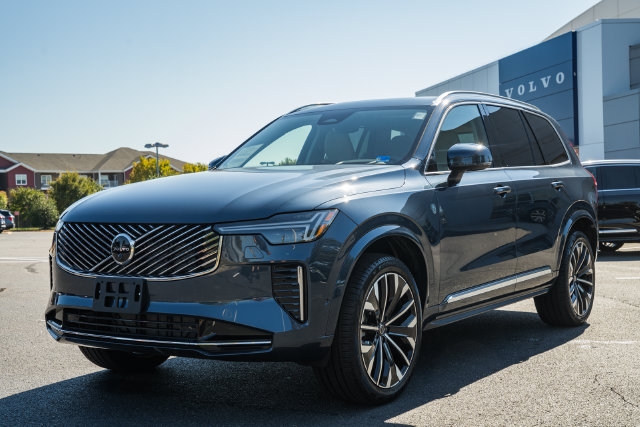 Certified 2026 Volvo XC90 B6 Ultra AWD/4WD image 3