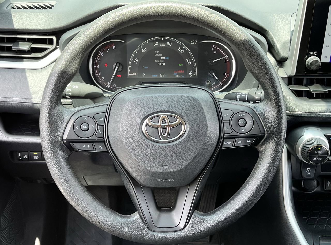 Used 2025 Toyota RAV4 XLE AWD/4WD image 11