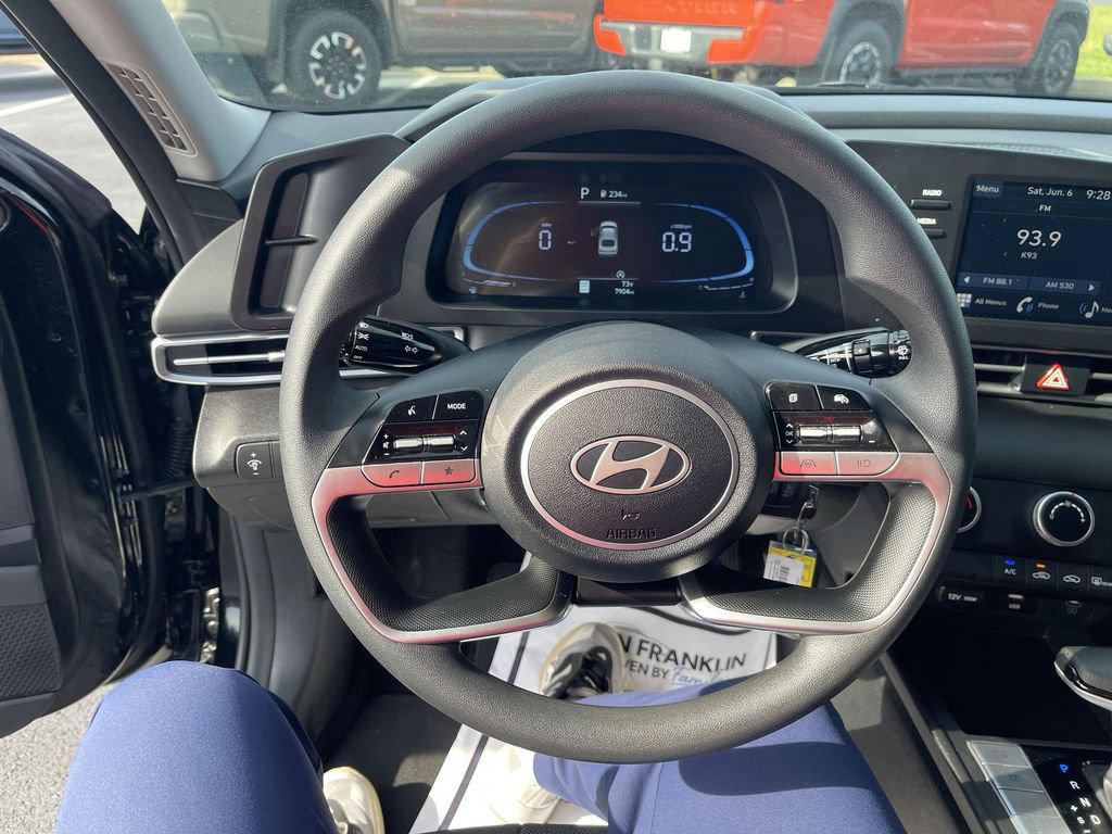 Used 2026 Hyundai Elantra SE FWD image 18