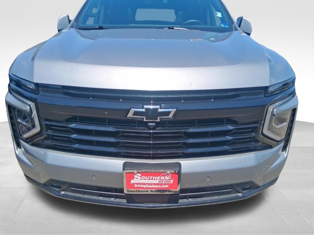 Used 2025 Chevrolet Suburban RST w/ Comfort Package AWD/4WD image 15