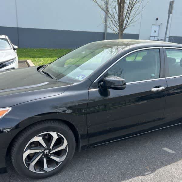 Used 2017 Honda Accord EX image 2