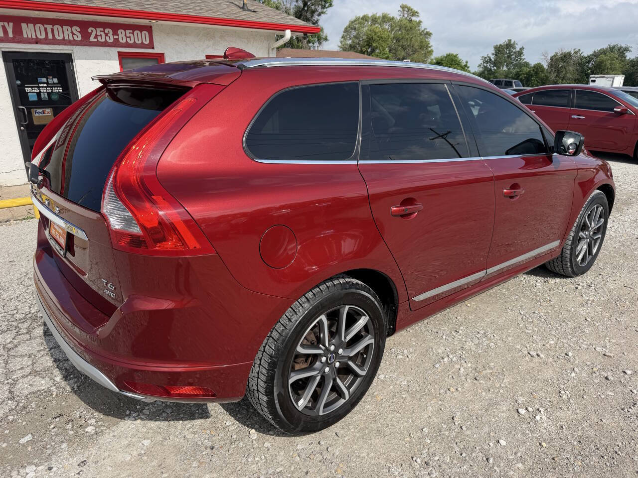 Used 2017 Volvo XC60 T6 Dynamic w/ Climate Package AWD/4WD image 3