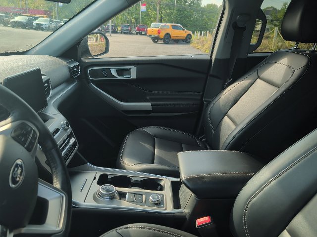 Used 2023 Ford Explorer XLT w/ Equipment Group 202A AWD/4WD image 8