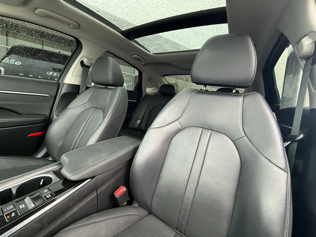 Used 2022 Hyundai Sonata Limited w/ Winter Weather Package image 12