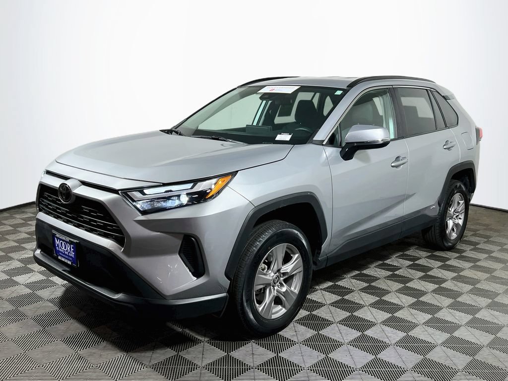 Certified 2025 Toyota RAV4 XLE AWD/4WD image 3