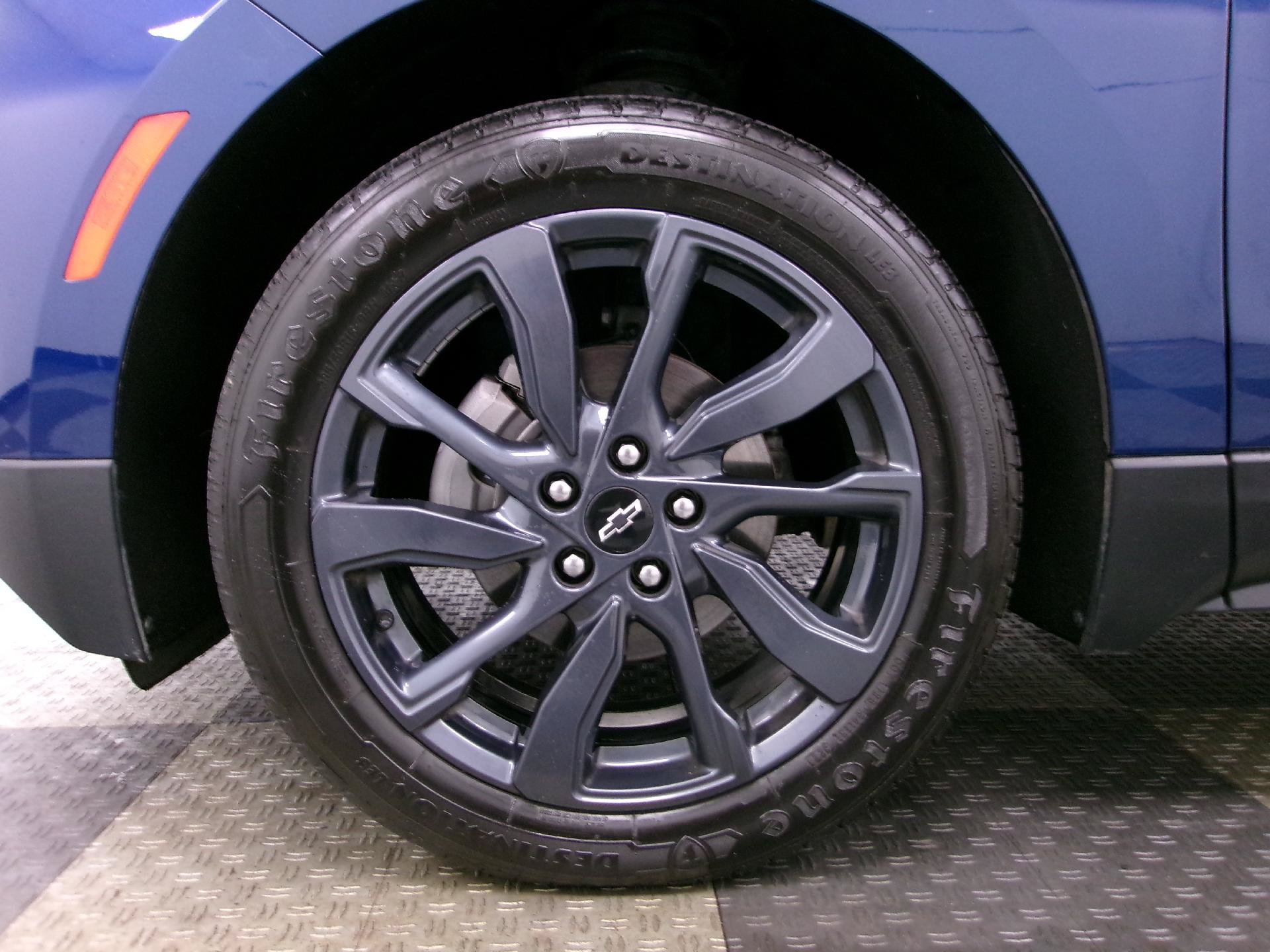 Used 2023 Chevrolet Equinox RS w/ RS Leather Package FWD image 17