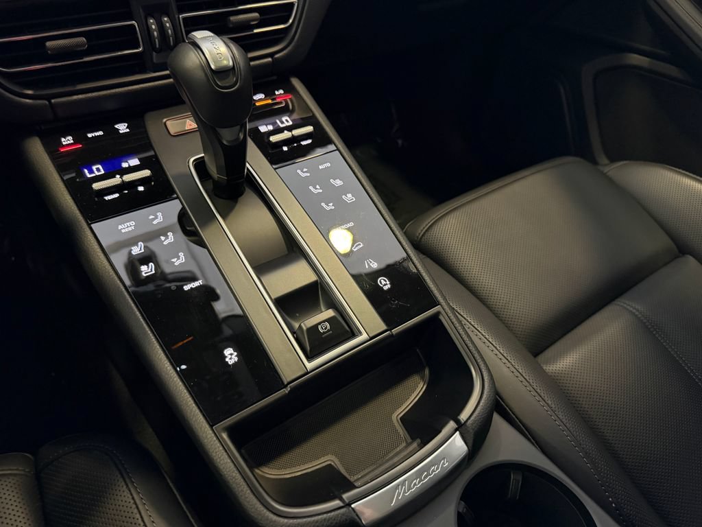 Certified 2026 Porsche Macan AWD/4WD image 19
