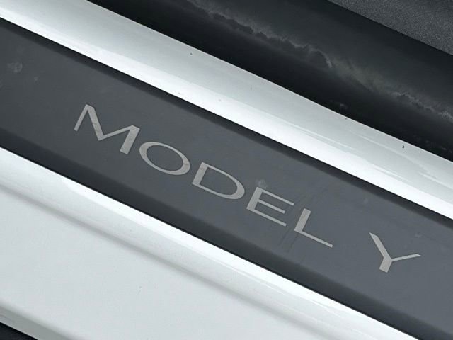 Used 2022 Tesla Model Y Performance AWD/4WD image 23