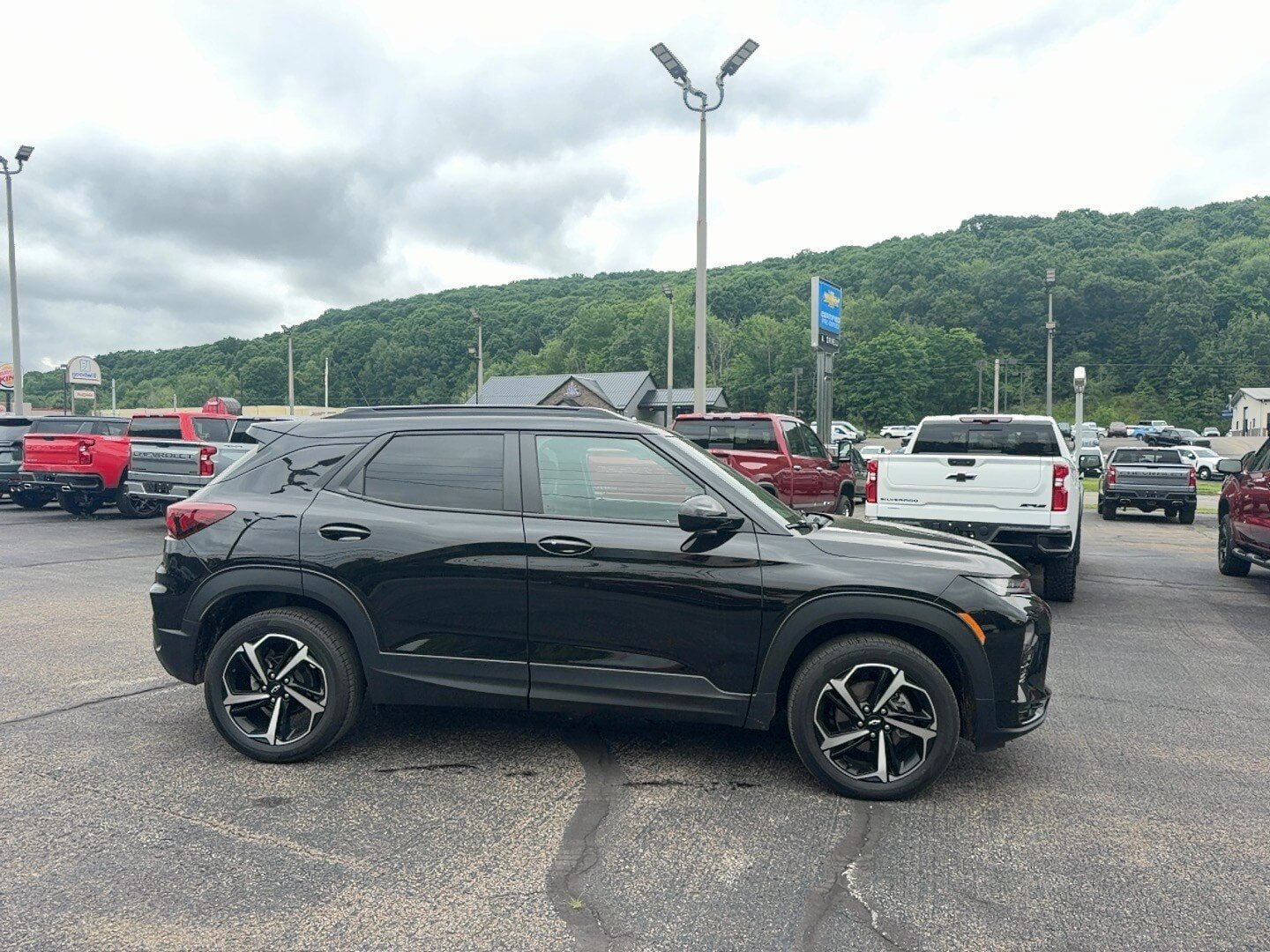 Used 2023 Chevrolet TrailBlazer RS w/ Sun and Liftgate Package AWD/4WD image 3