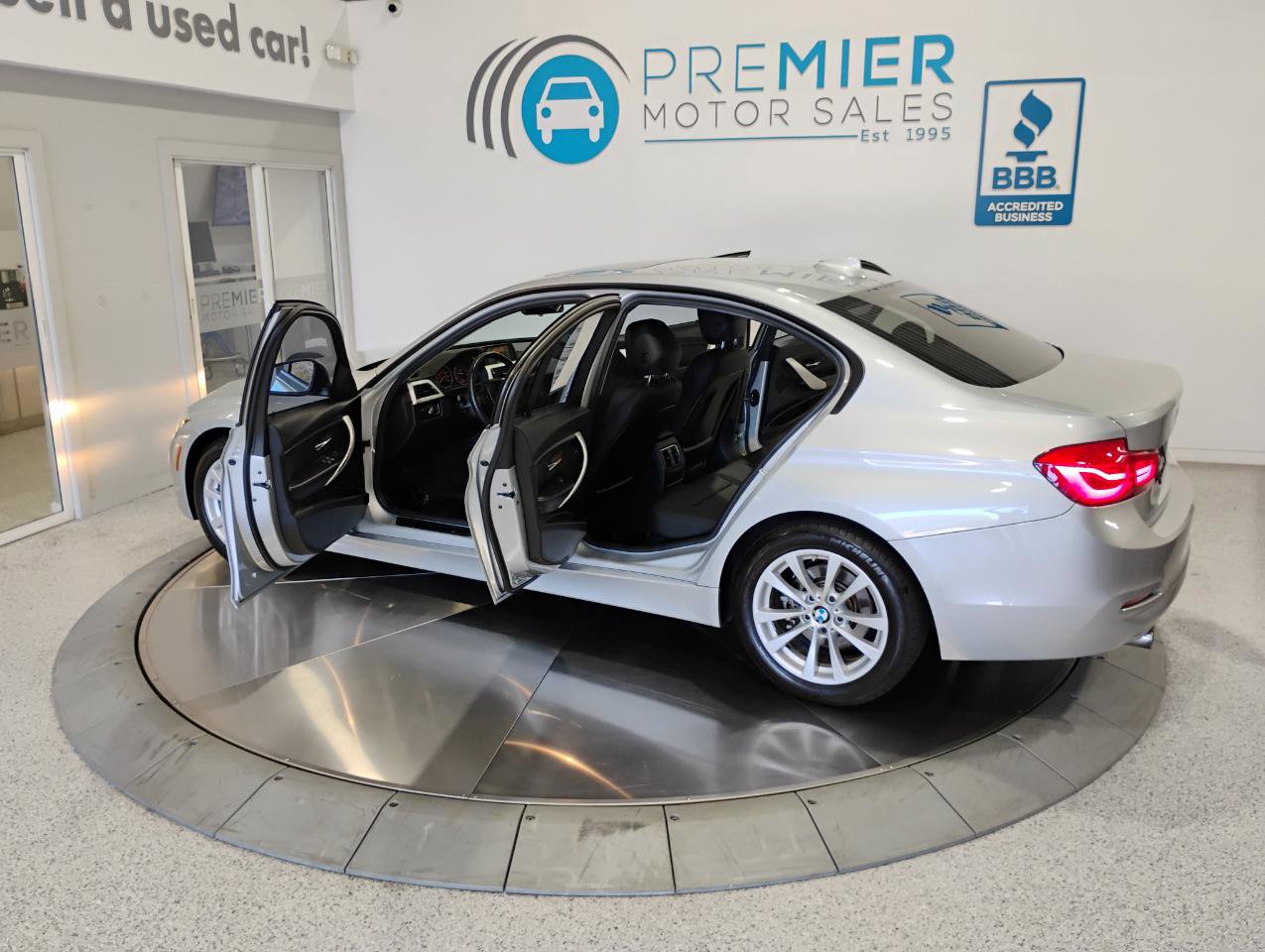 Used 2017 BMW 320i Sedan image 4