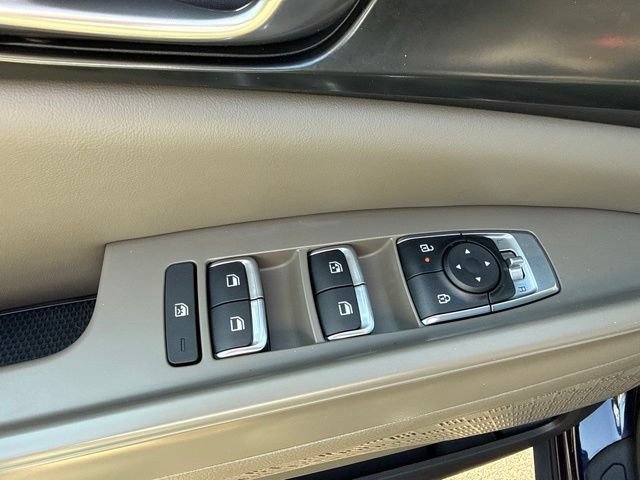 Used 2025 Kia Carnival FWD image 47