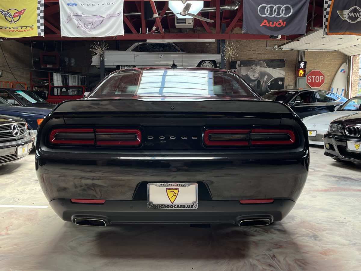 Used 2015 Dodge Challenger SXT Plus RWD image 6