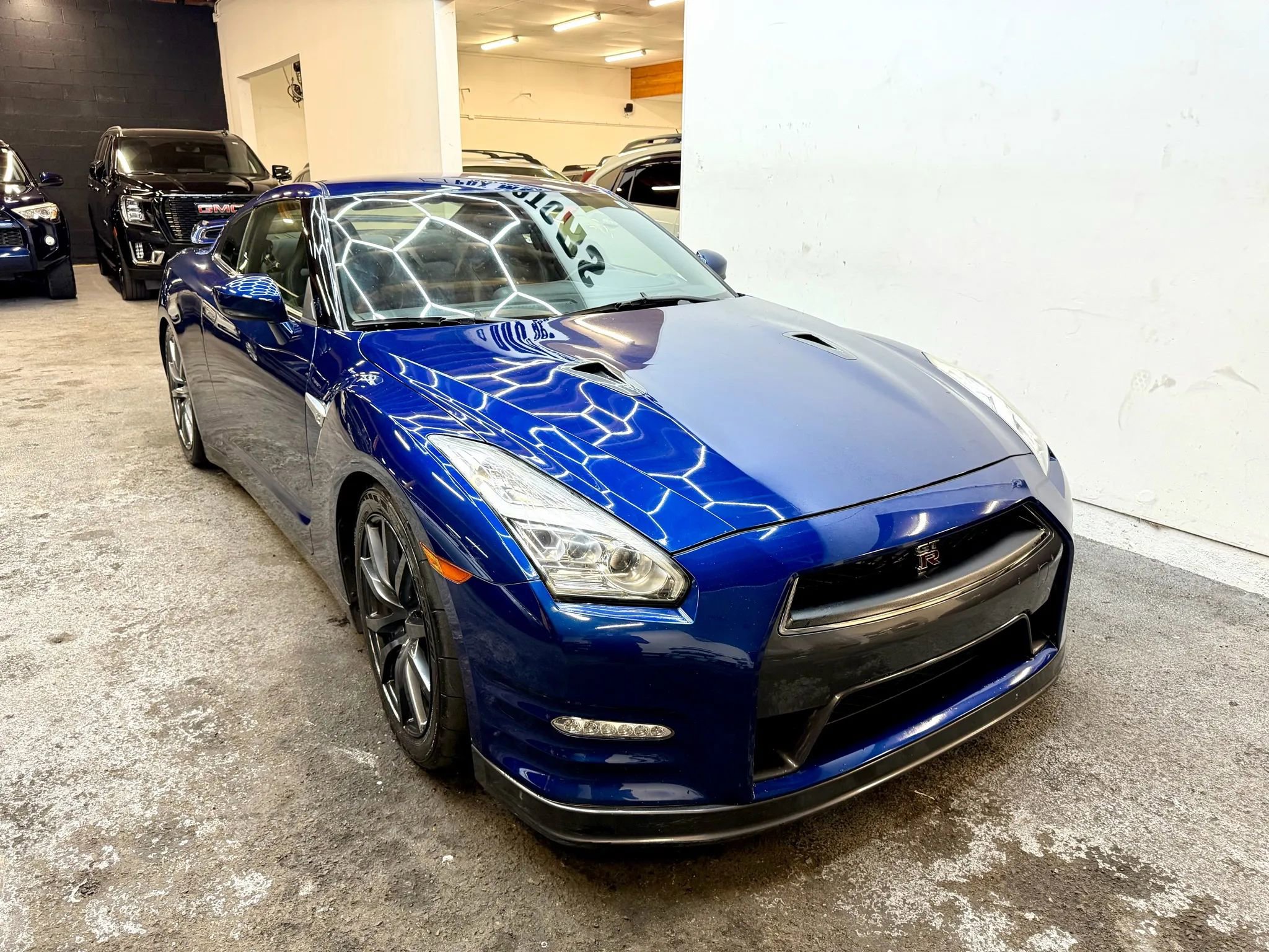 Used 2015 Nissan GT-R Premium image 2