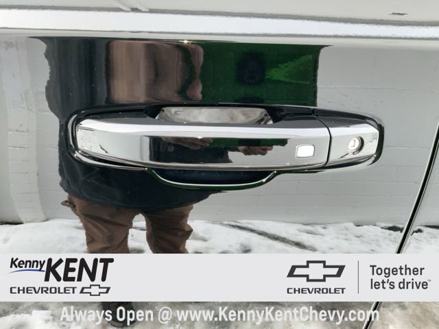 Used 2024 Chevrolet Suburban LT image 24